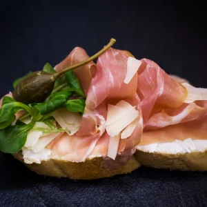 Chlebíček prosciutto crudo